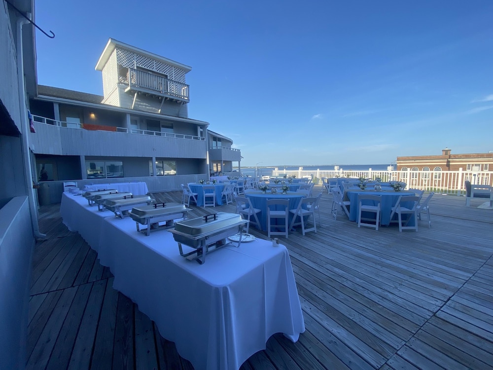 Aqua Blue Hotel & Conference Center 2/61