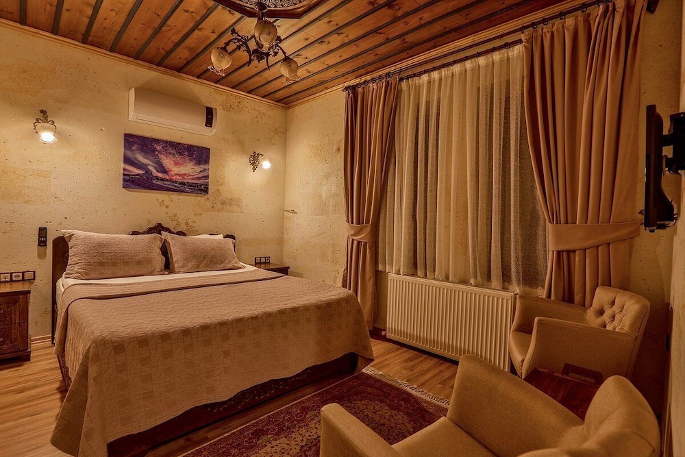 Milat Cave Hotel 30/50