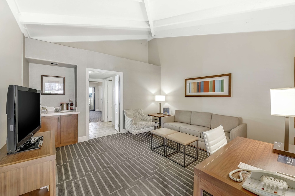 Hilton Phoenix Tapatio Cliffs Resort 35/75