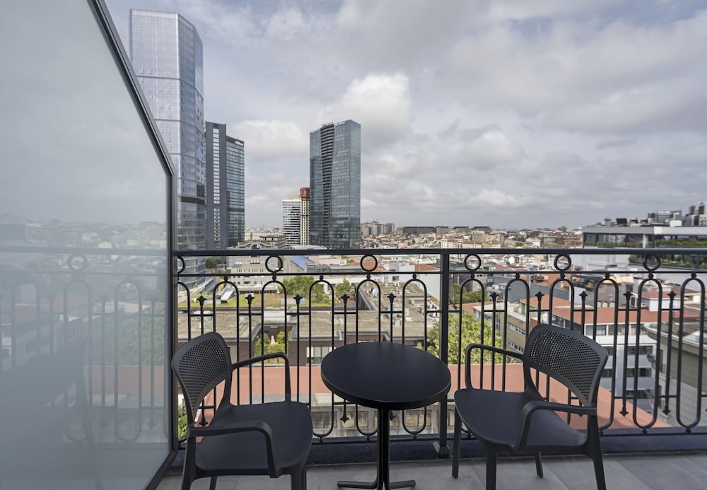 Ramada Encore by Wyndham Istanbul Sisli 50/55