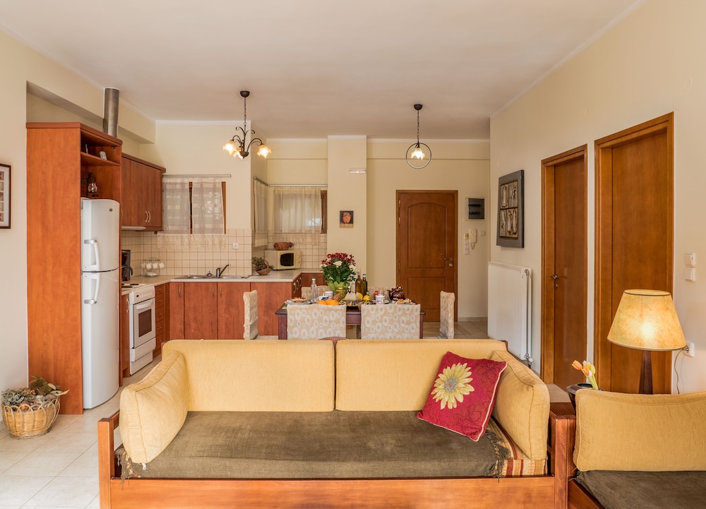 Xristina's Apartments 4/50
