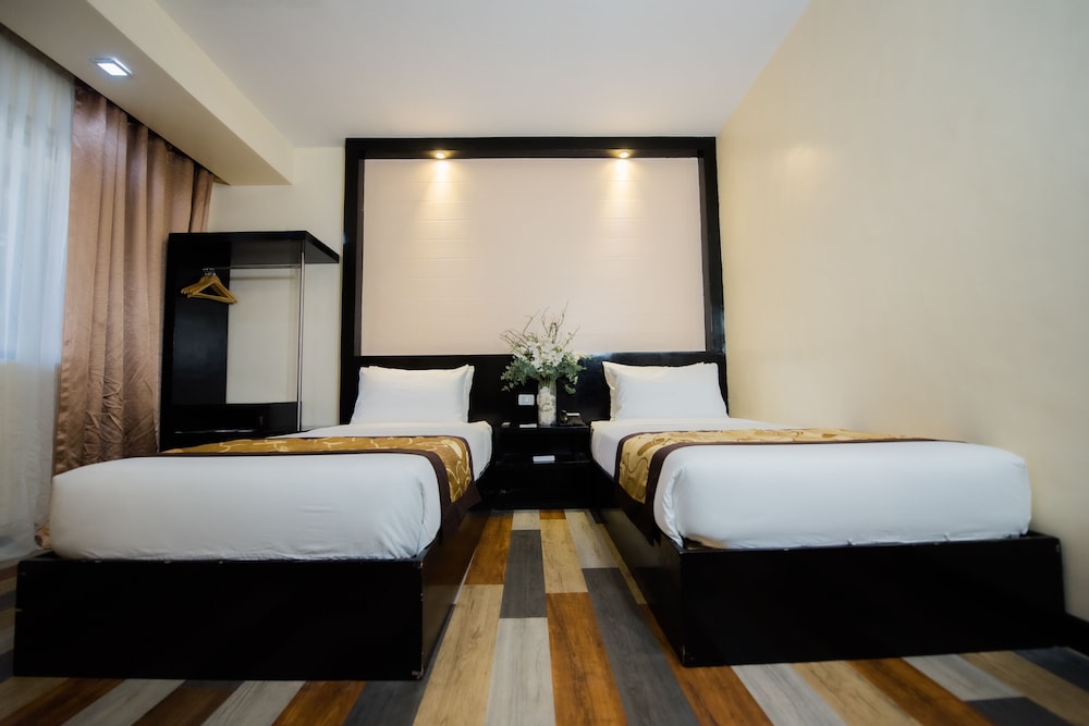Sun City Suites 13/58