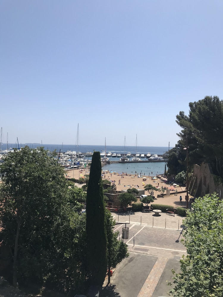 Hotel Restaurant la Calanque 32/50