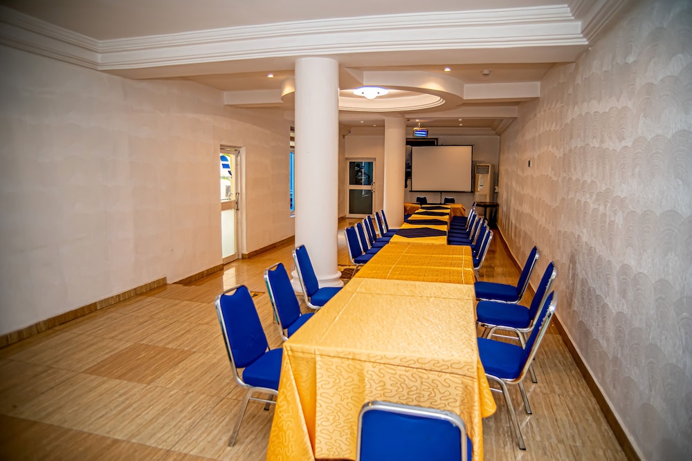 Caledonian Suites 53/63
