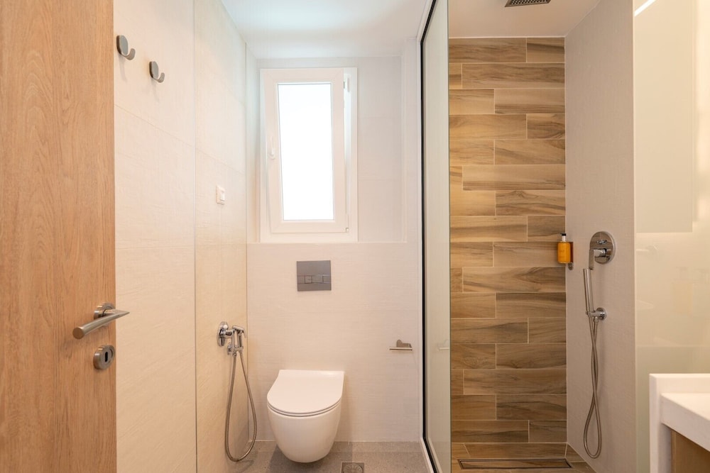 Mirablue Deluxe Residences 49/50