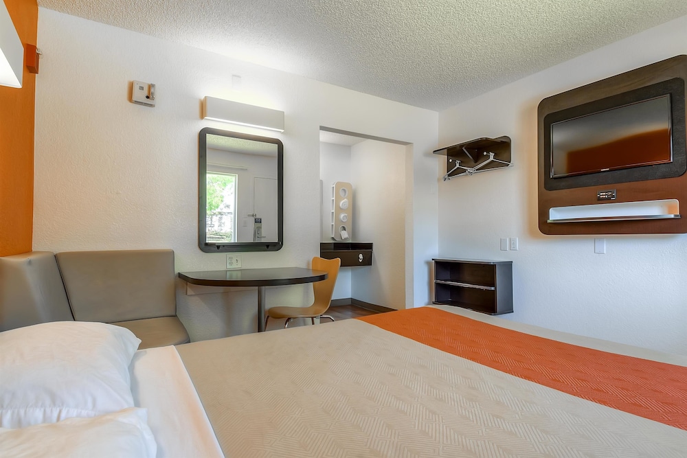 Motel6 San Diego, CA - North 25/61