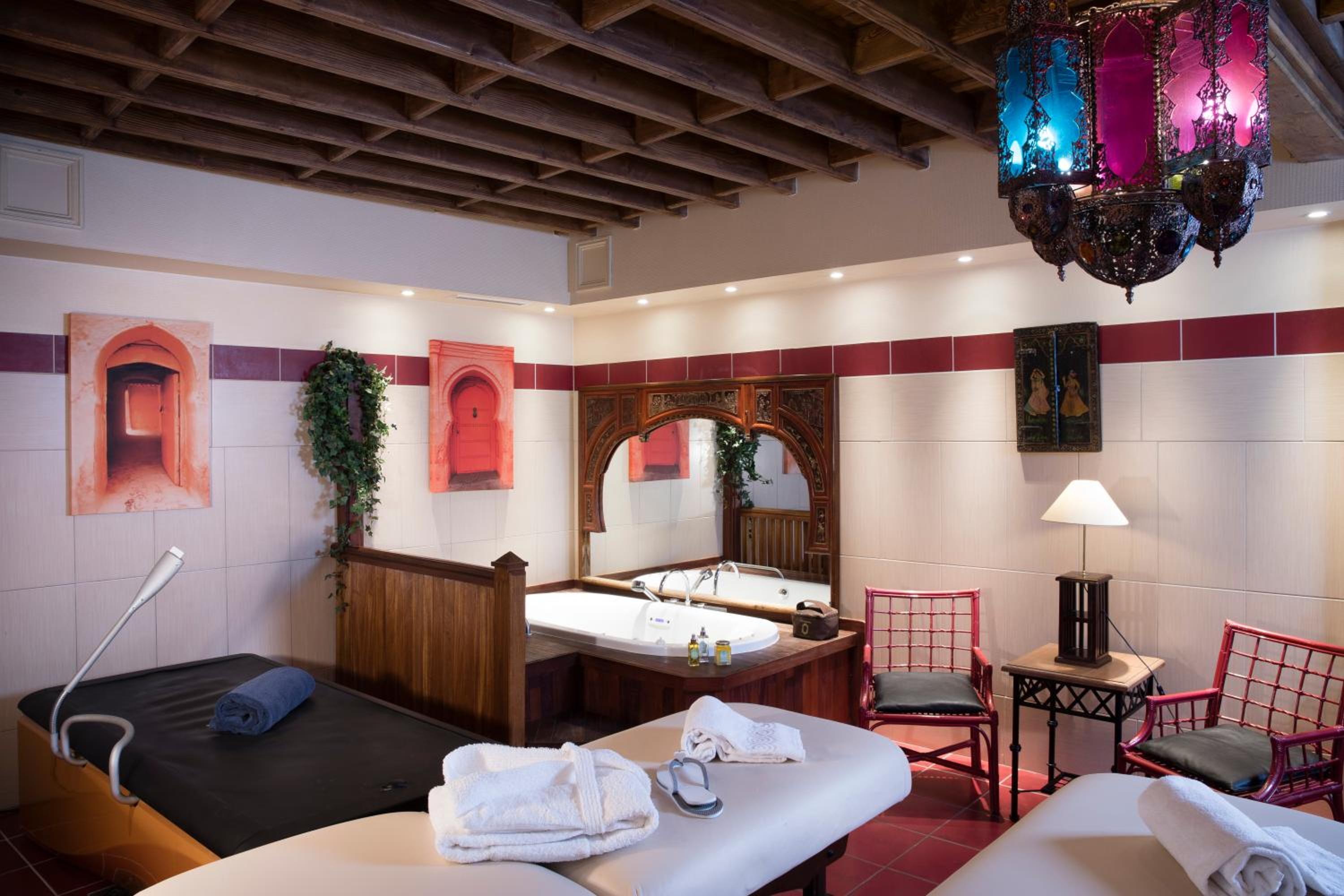 جناح بجاكوزي، Hotel Spa Le Lion D Or 3/8