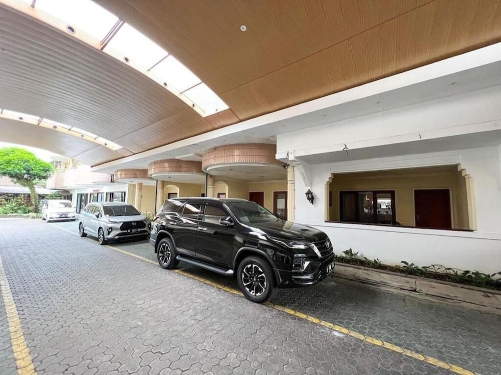 Hotel Pelangi Malang 50/58