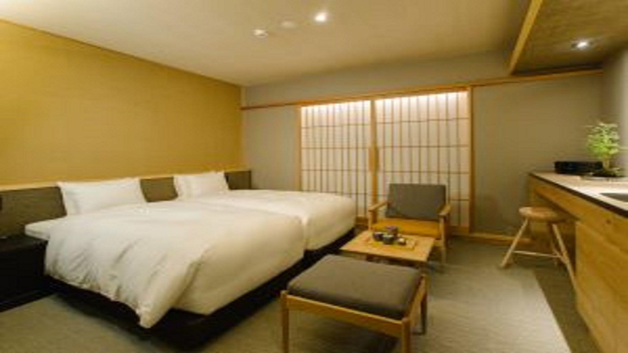 Hollywood, Superior, Twin Beds
