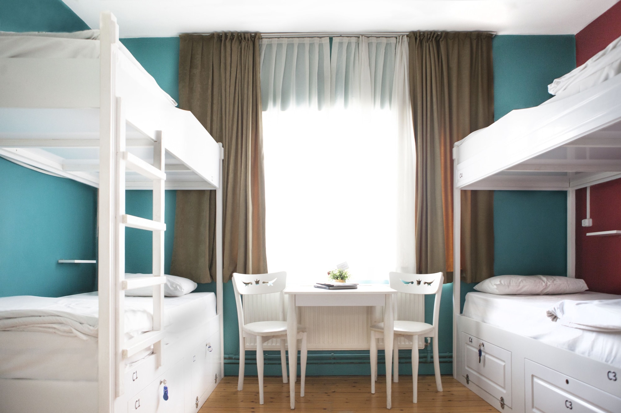 MIXED DORM, COMFORT, SHARED BATHROOM