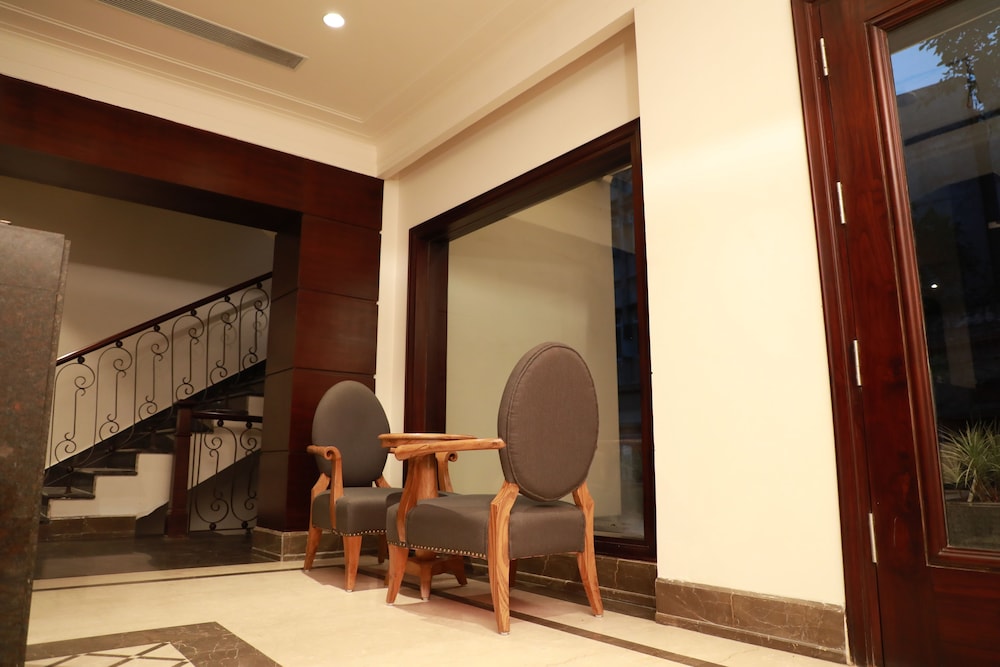 HOTEL GOLDEN TOWER. 39/42