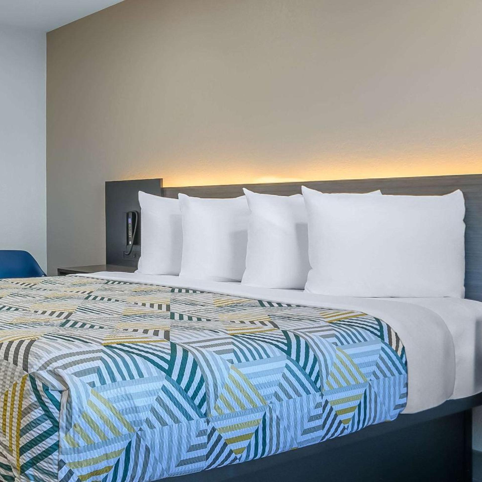 غرفة بسرير كينج، Motel6 Willows, CA 4/6