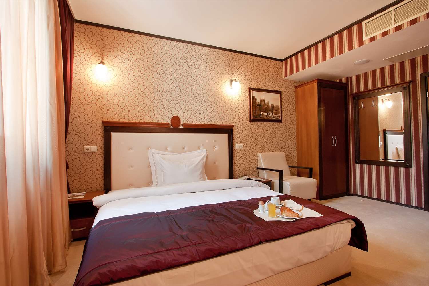 غرفة سوبيريور بسريرين منفصلين مع أريكة، Best Western Plus Bristol Hotel 2/3
