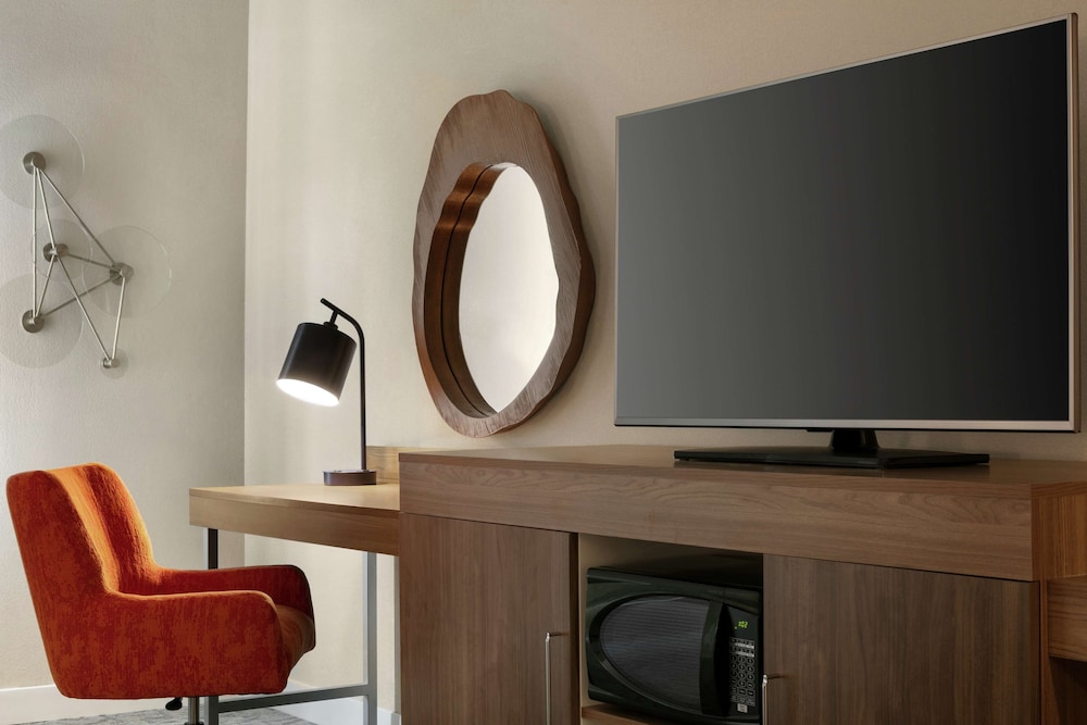 Hampton Inn Suites Johns Creek 45/47