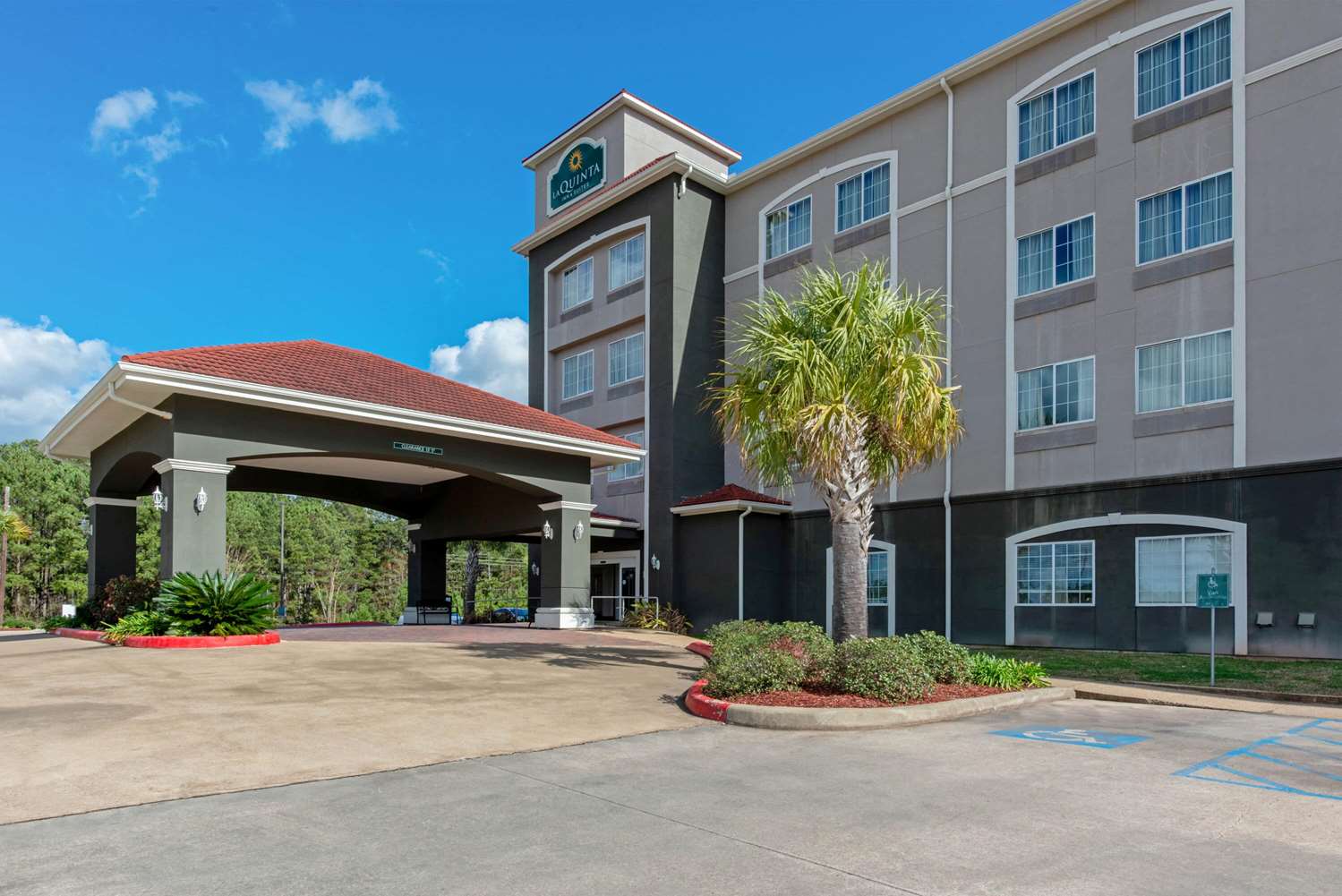 La Quinta Inn & Suites by Wyndham Leesville Ft. Polk 44/50