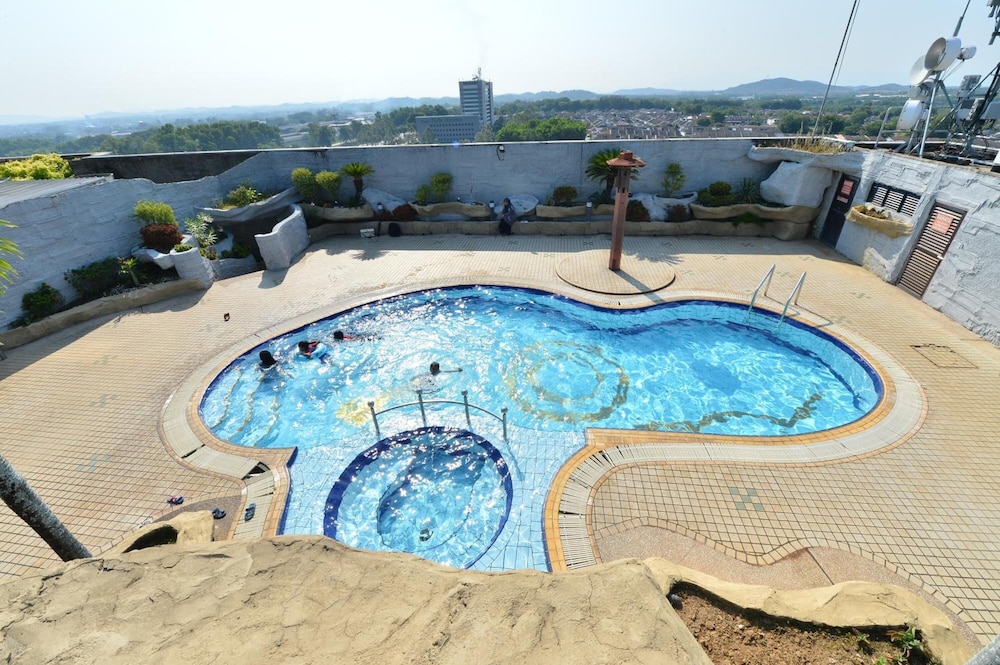 Emerald Puteri Hotel 35/37