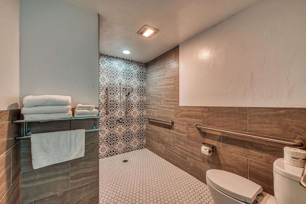 Casa Via Mar Inn, an Ascend Collection Hotel 58/85