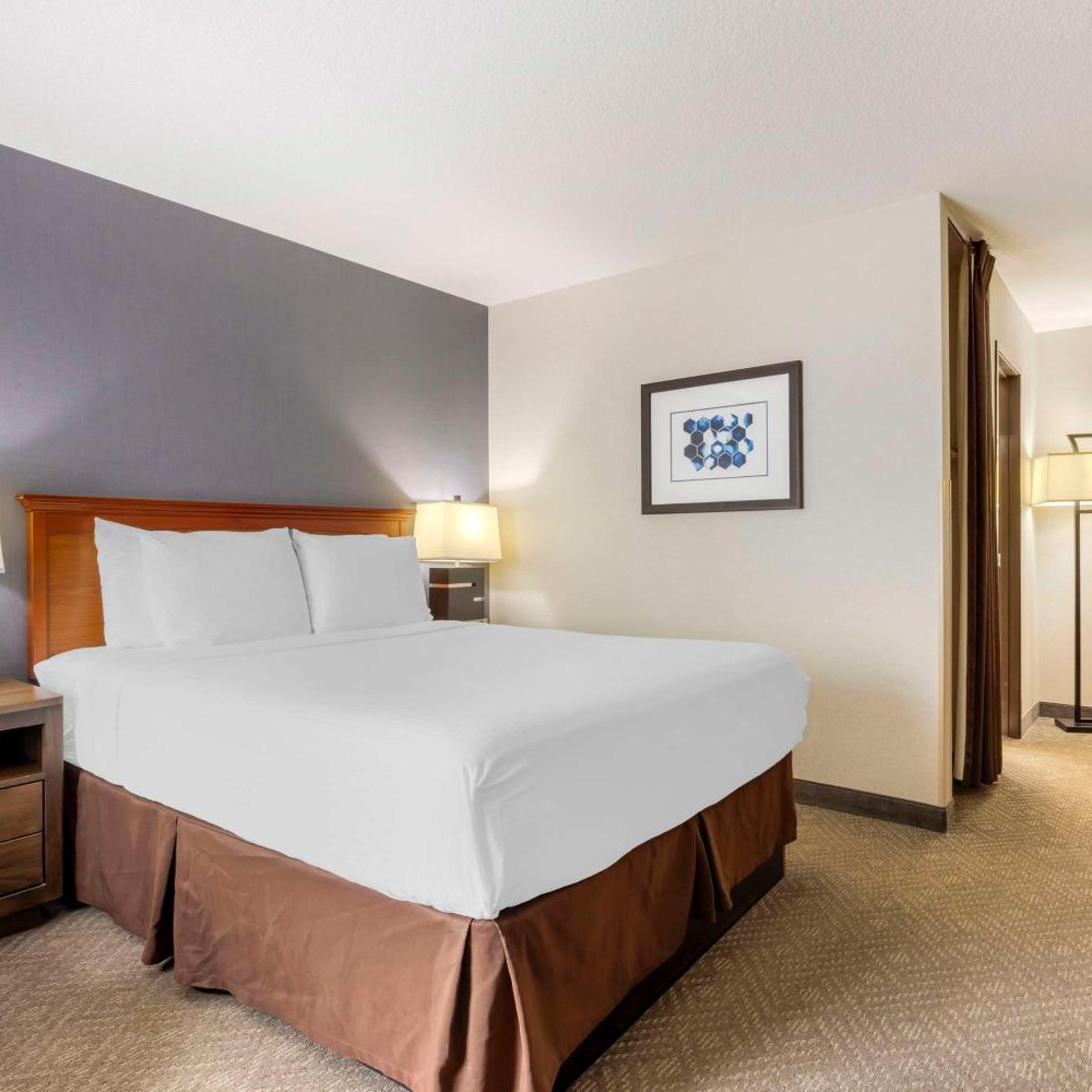 2 Rooms, Suite, 3 Queen Beds