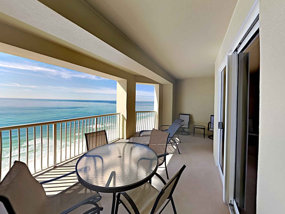 Grand Panama Beach Resort by Emerald View Resorts 72/77