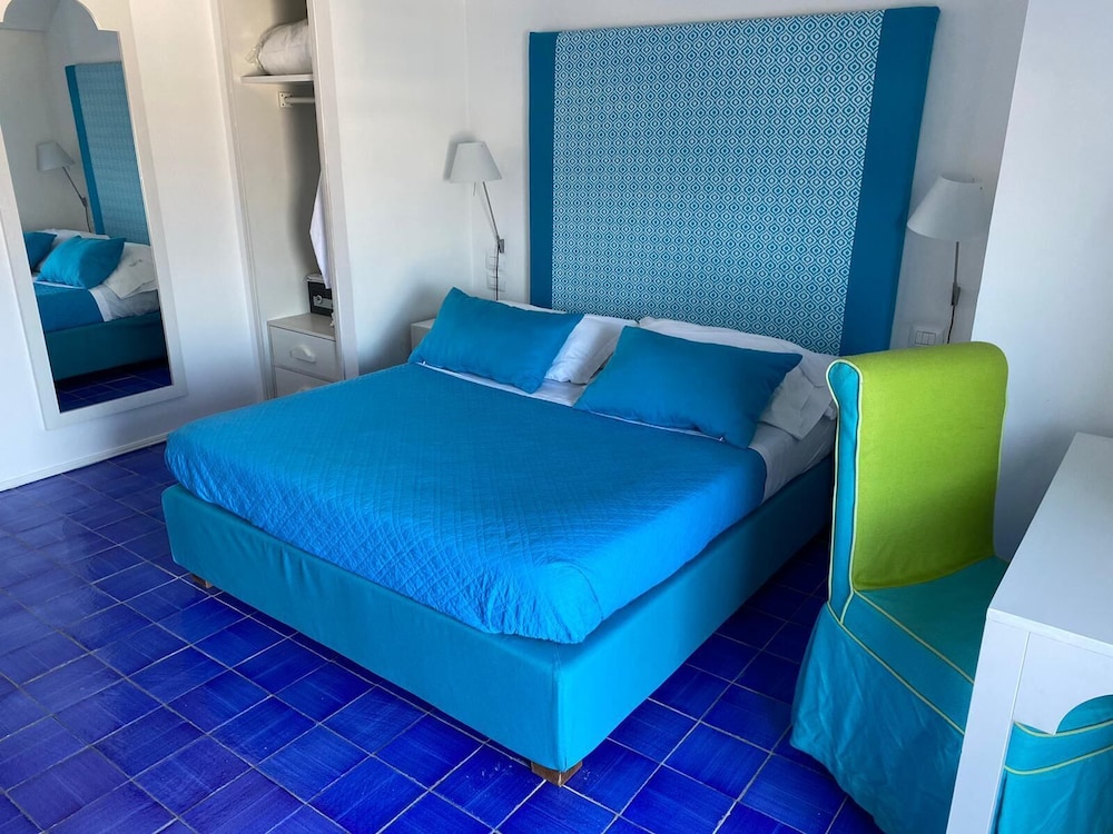 1 BEDROOM, JUNIOR SUITE, SEA VIEW, BALCONY