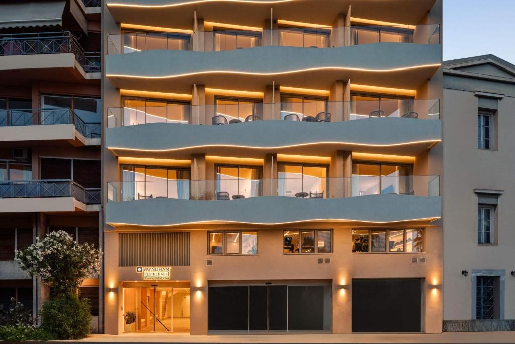 Wyndham Residences Piraeus Marina Zeas 1/10