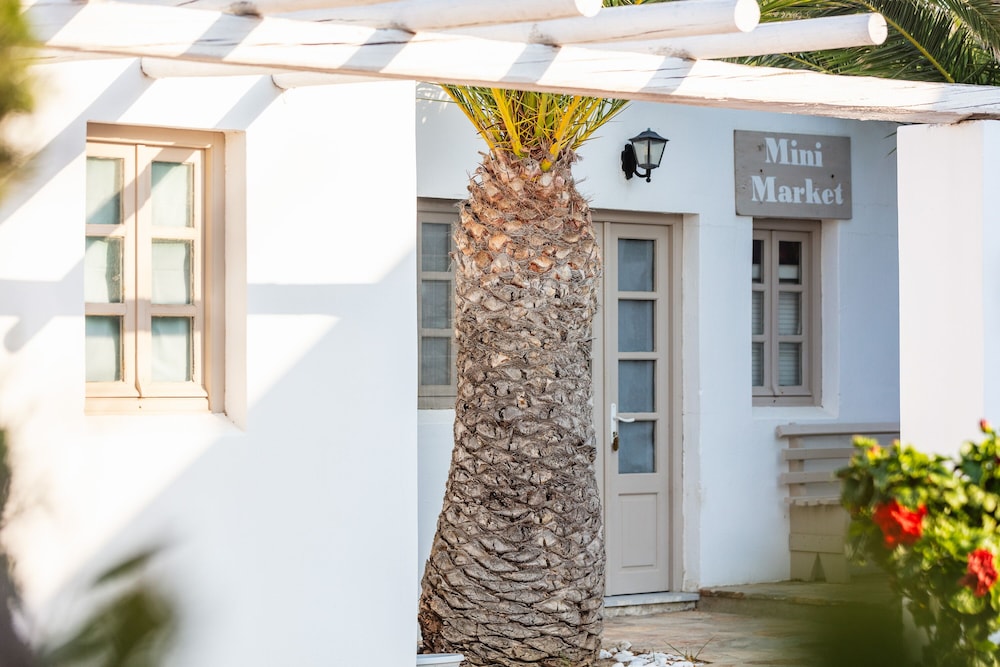 Kavuras Village Hotel & Suites in Stelida