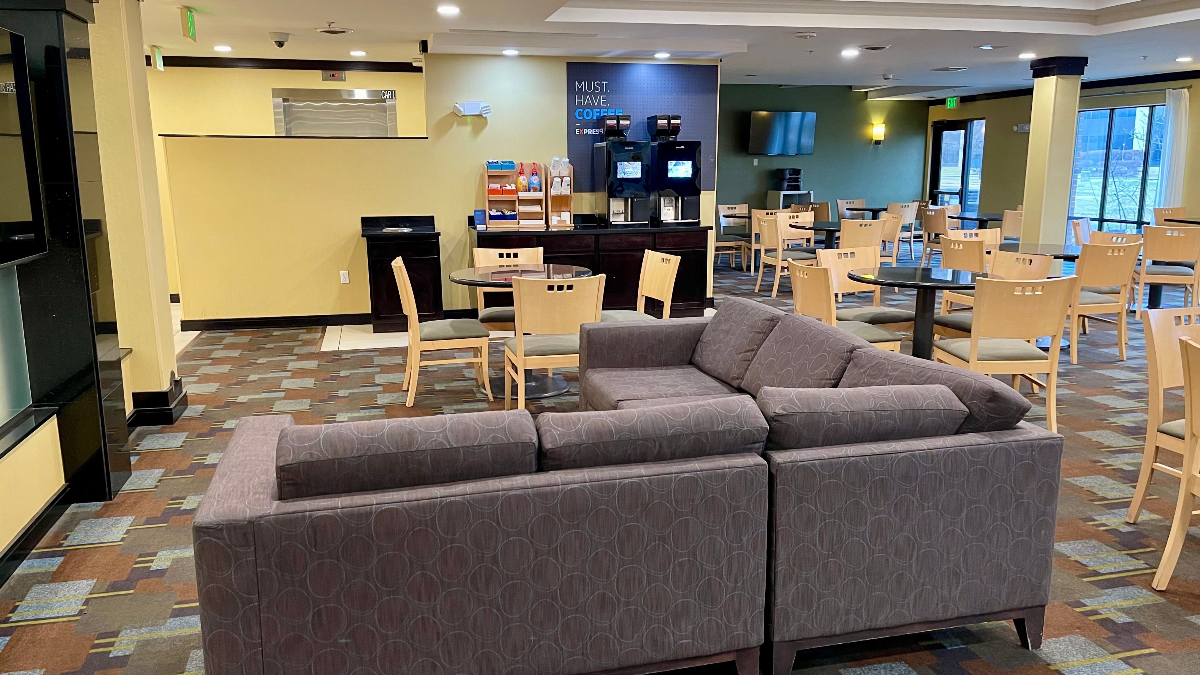 Holiday Inn Express Hotel And Suites Detroit North Troy 41/63