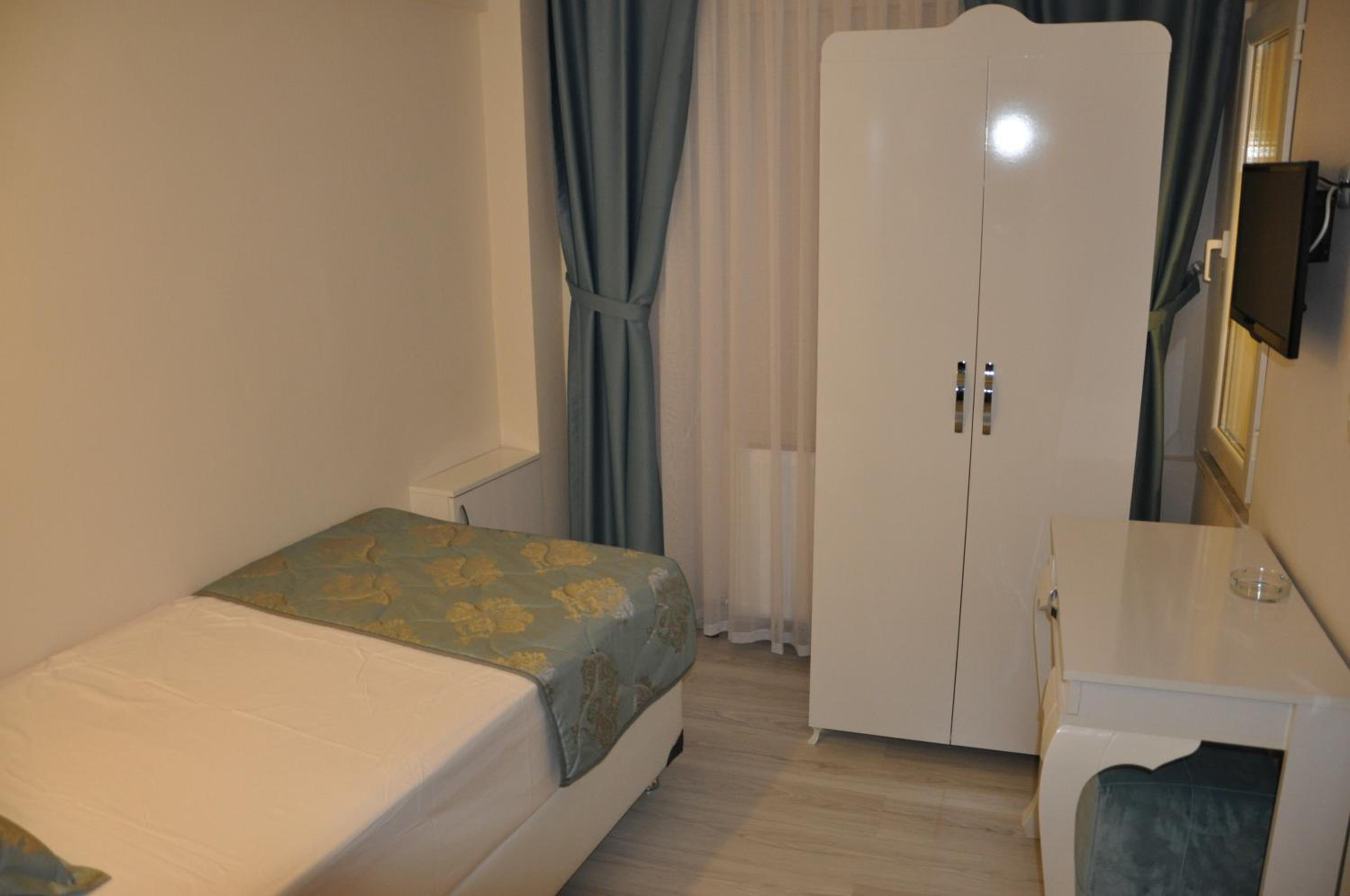 Room, Single