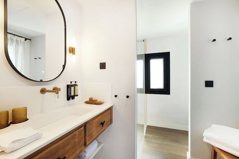 THE SUITES AT SAN ROQUE CLUB 48/50