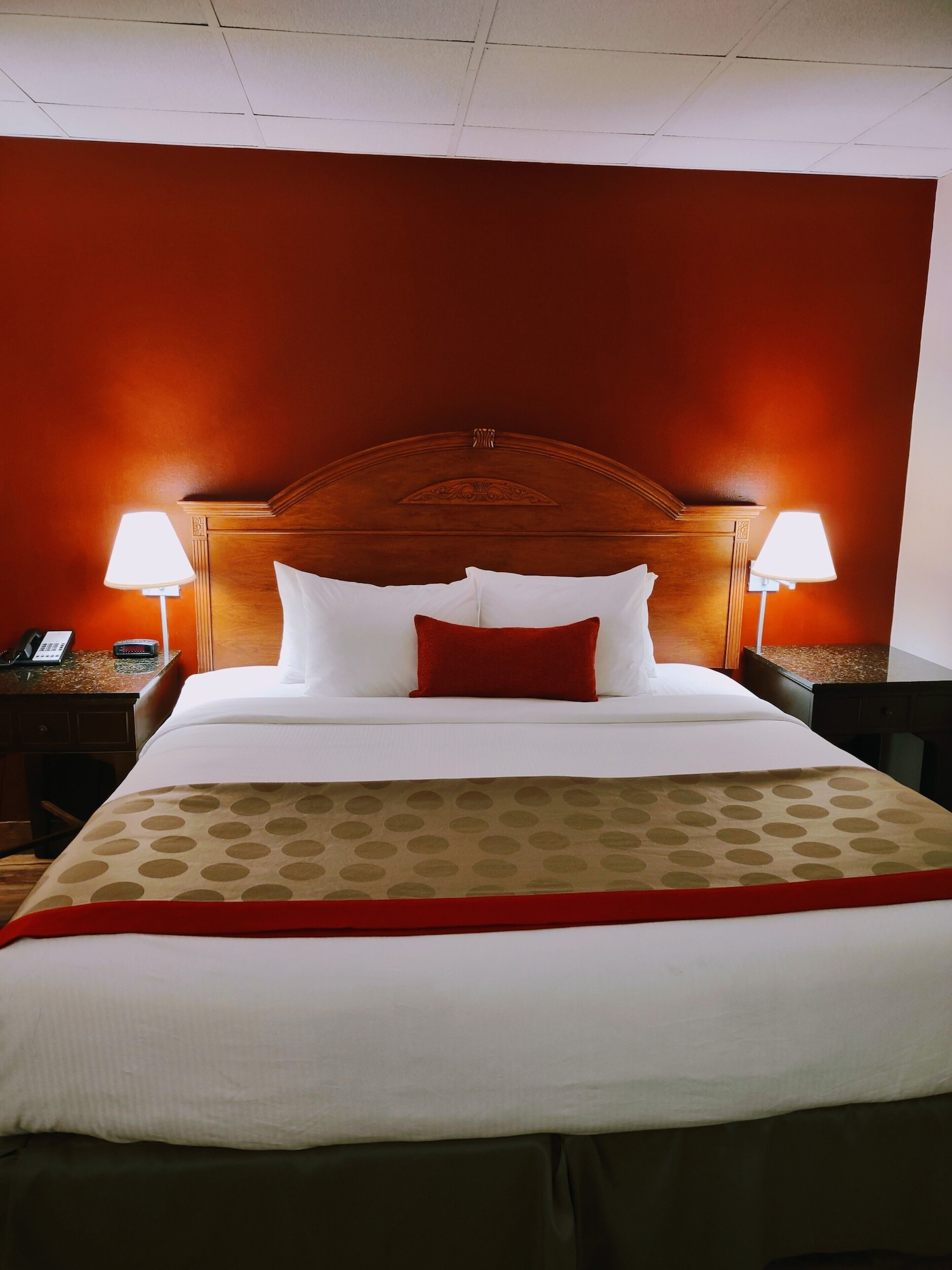 2 Bedrooms, Suite, 2 King Beds, Pool View, Albert Lea Inn & Suites 2/10