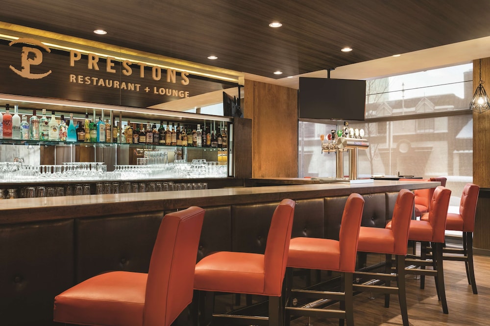 Coast Edmonton Plaza Hotel 34/41
