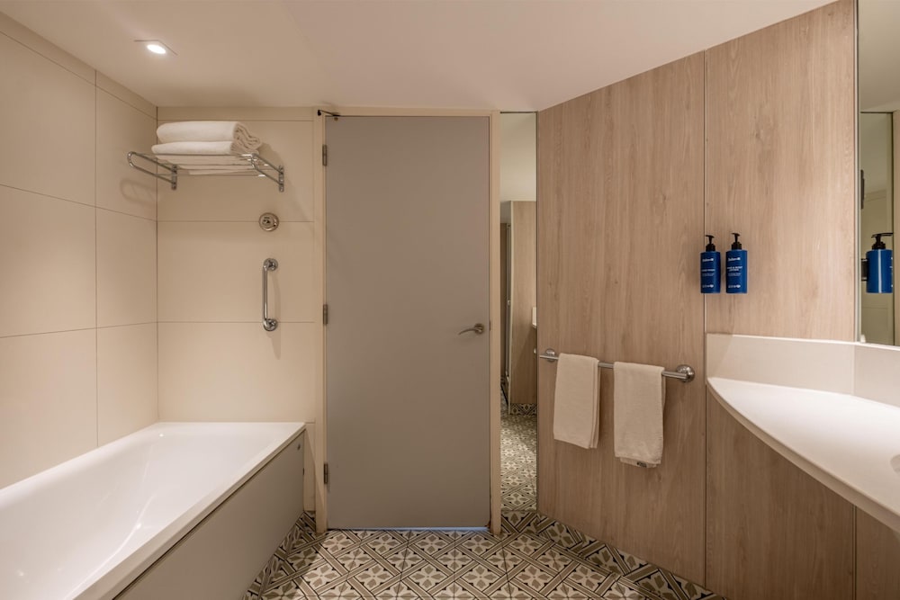 RADISSON BLU NICE 74/75