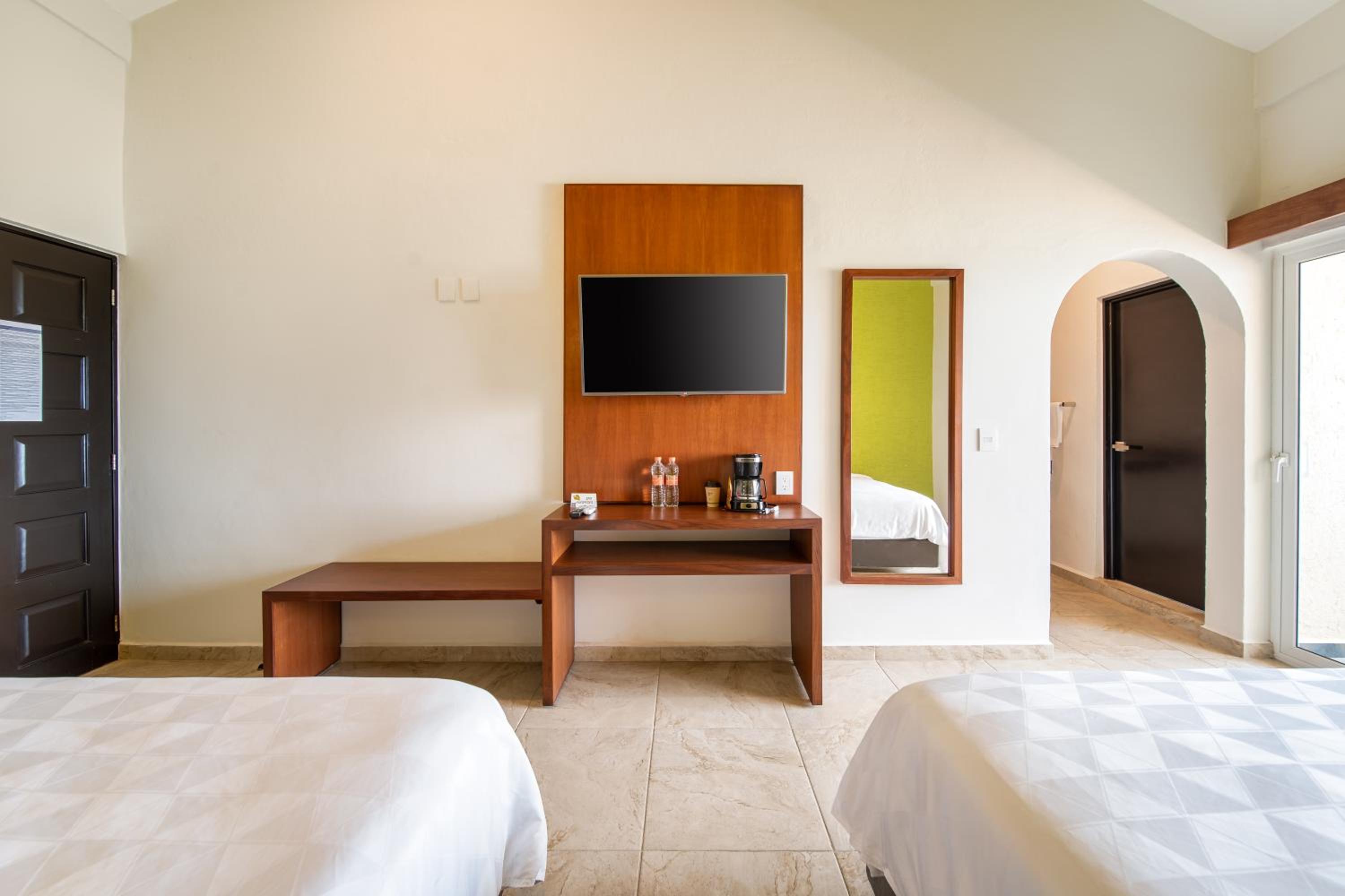 غرفة بسرير مزدوج بإطلالة على البحر، Villas Coral Huatulco 2/5