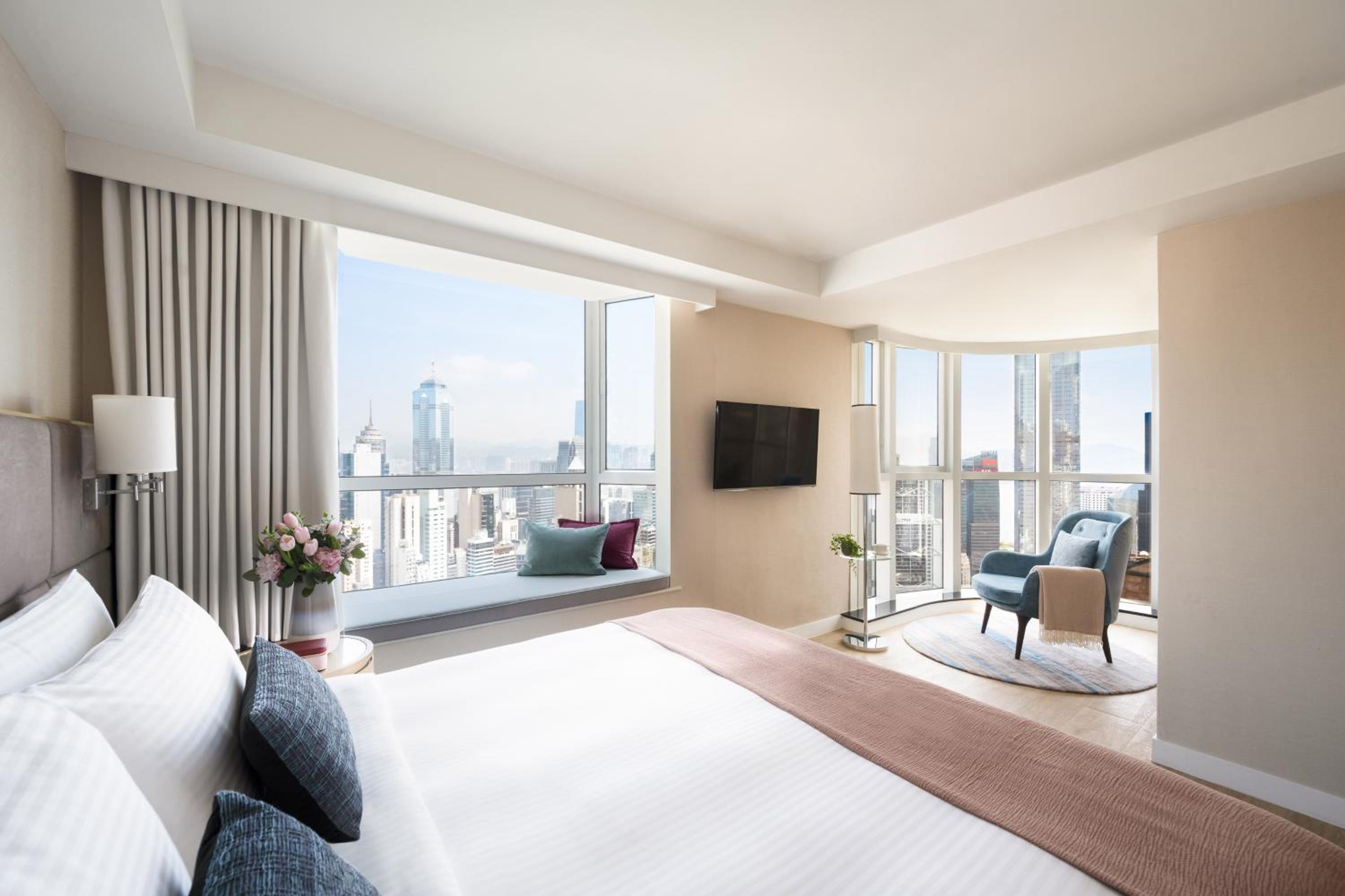 Skyline, Deluxe, Suite