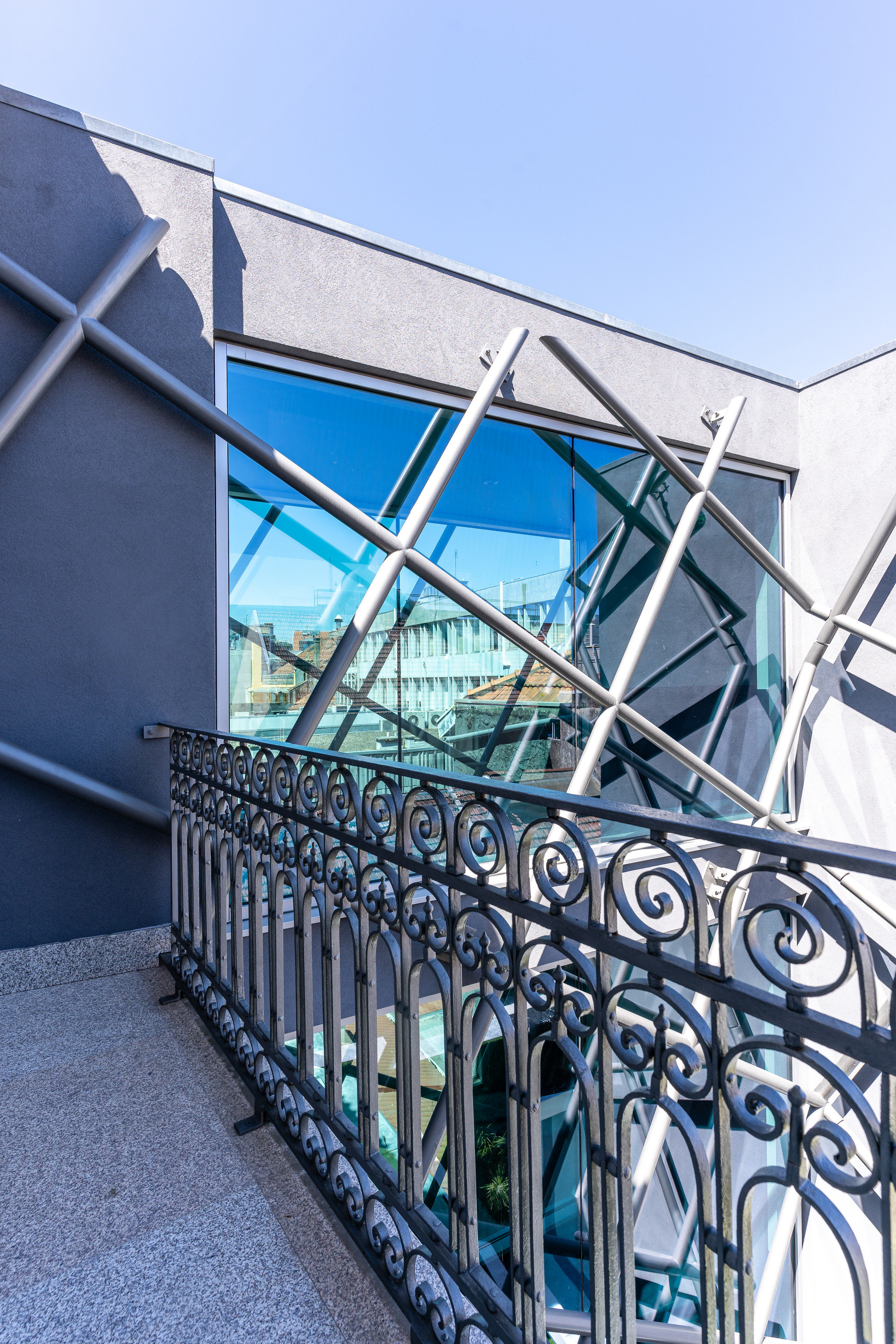 Chic and Basic Gravity in PORTO