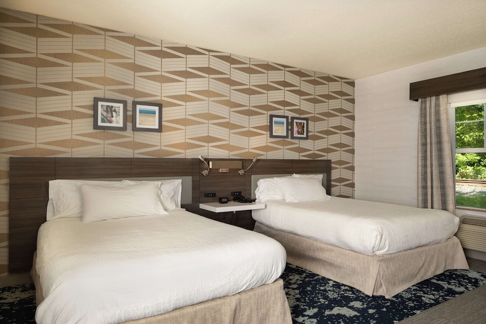 Hilton Garden Inn Freeport Downtown Me 15/62