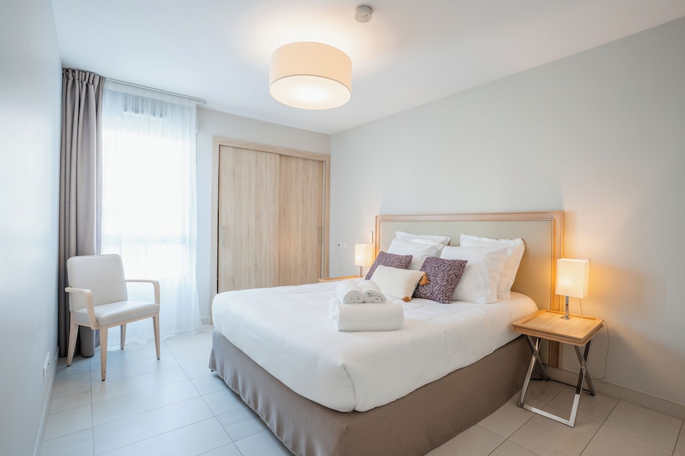 2 ROOMS, APARTMENT