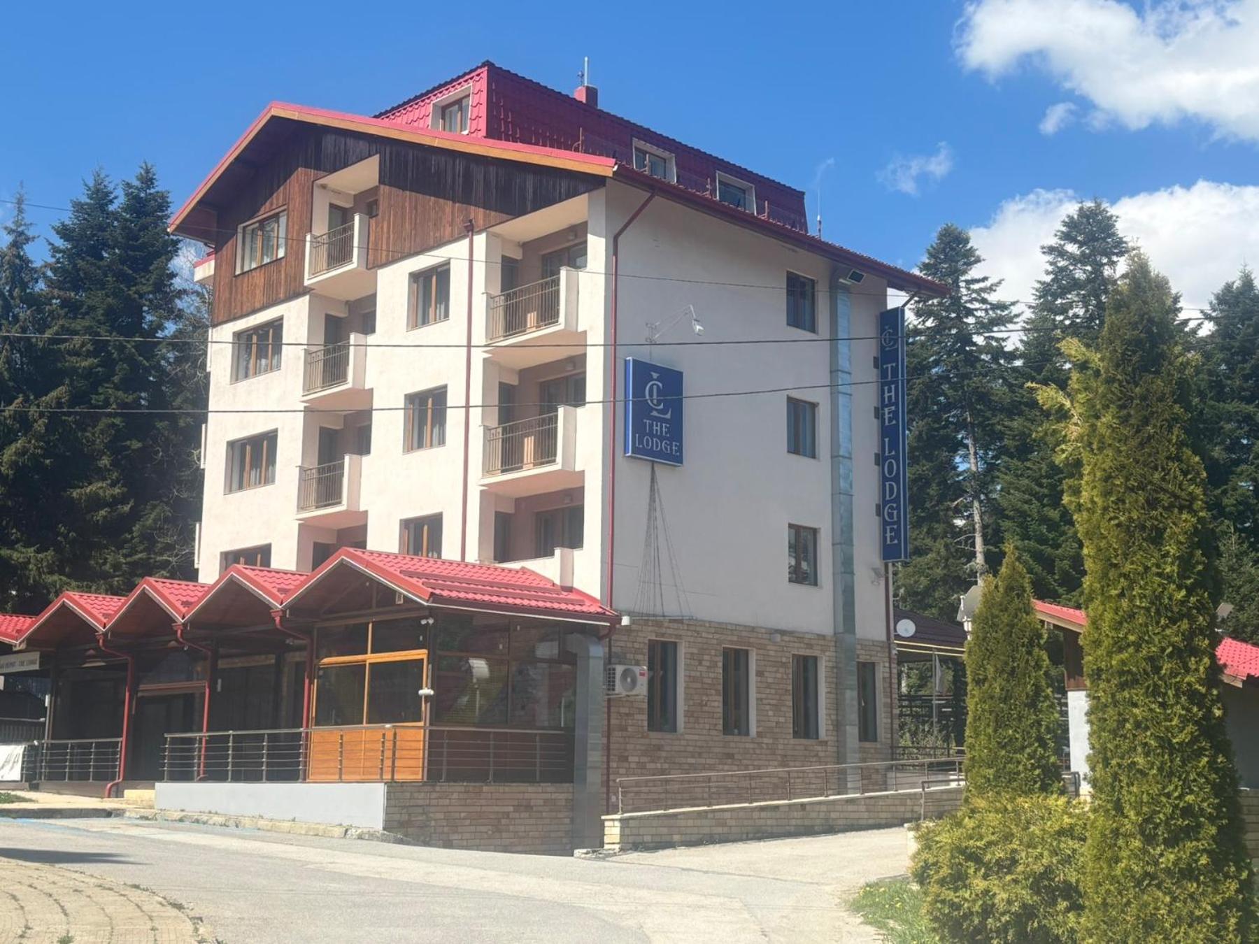 The Lodge Hotel 3/50