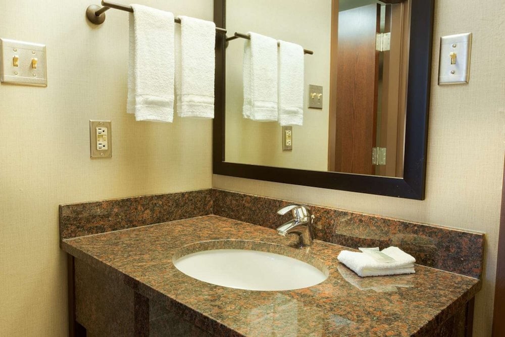 Heritage Inn Suites San Antonio Airpt, Trademark by Wyndham 57/60