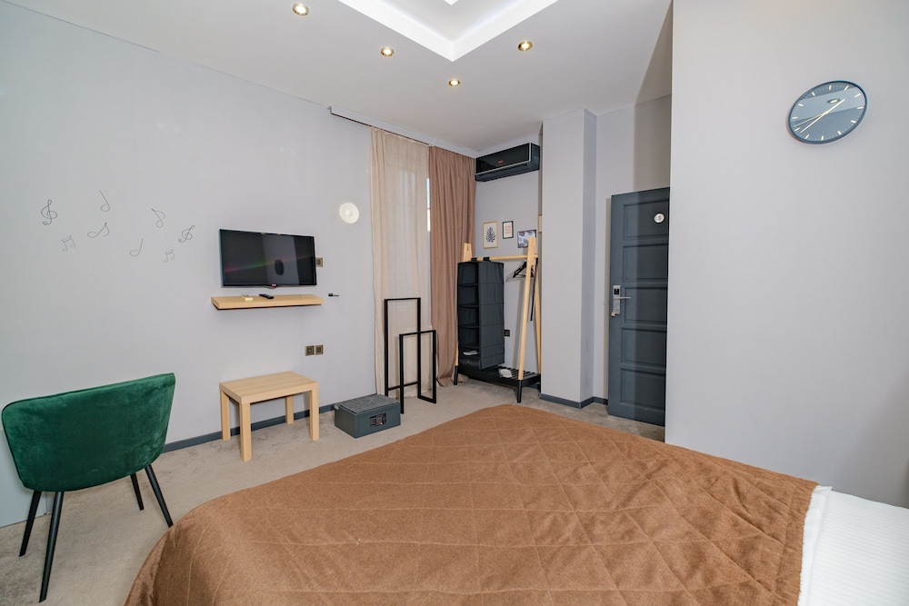 MAESTRO HOTEL 23/32