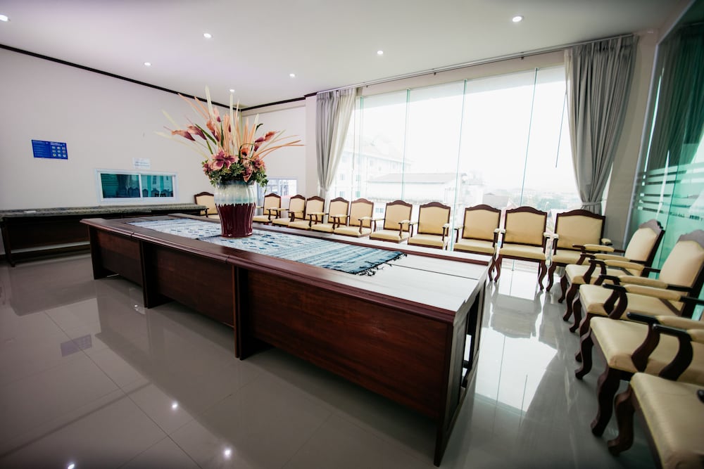 Sisombat Plaza Hotel 33/71