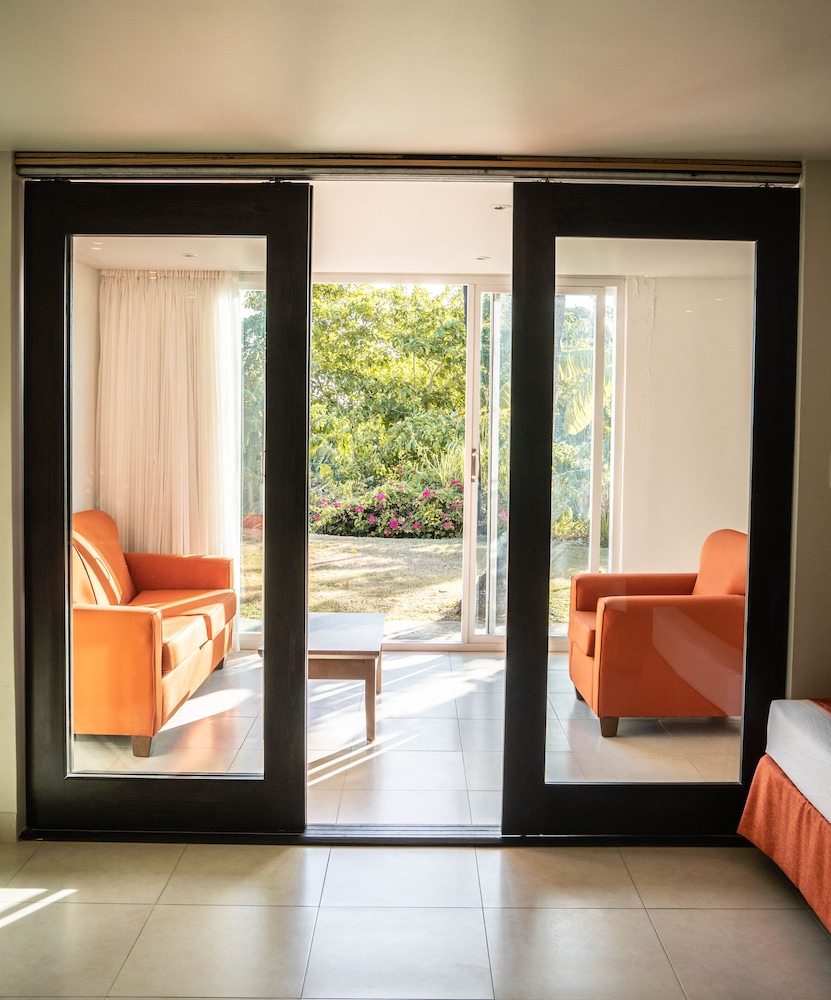 MOUNT IRVINE BAY RESORT 36/70