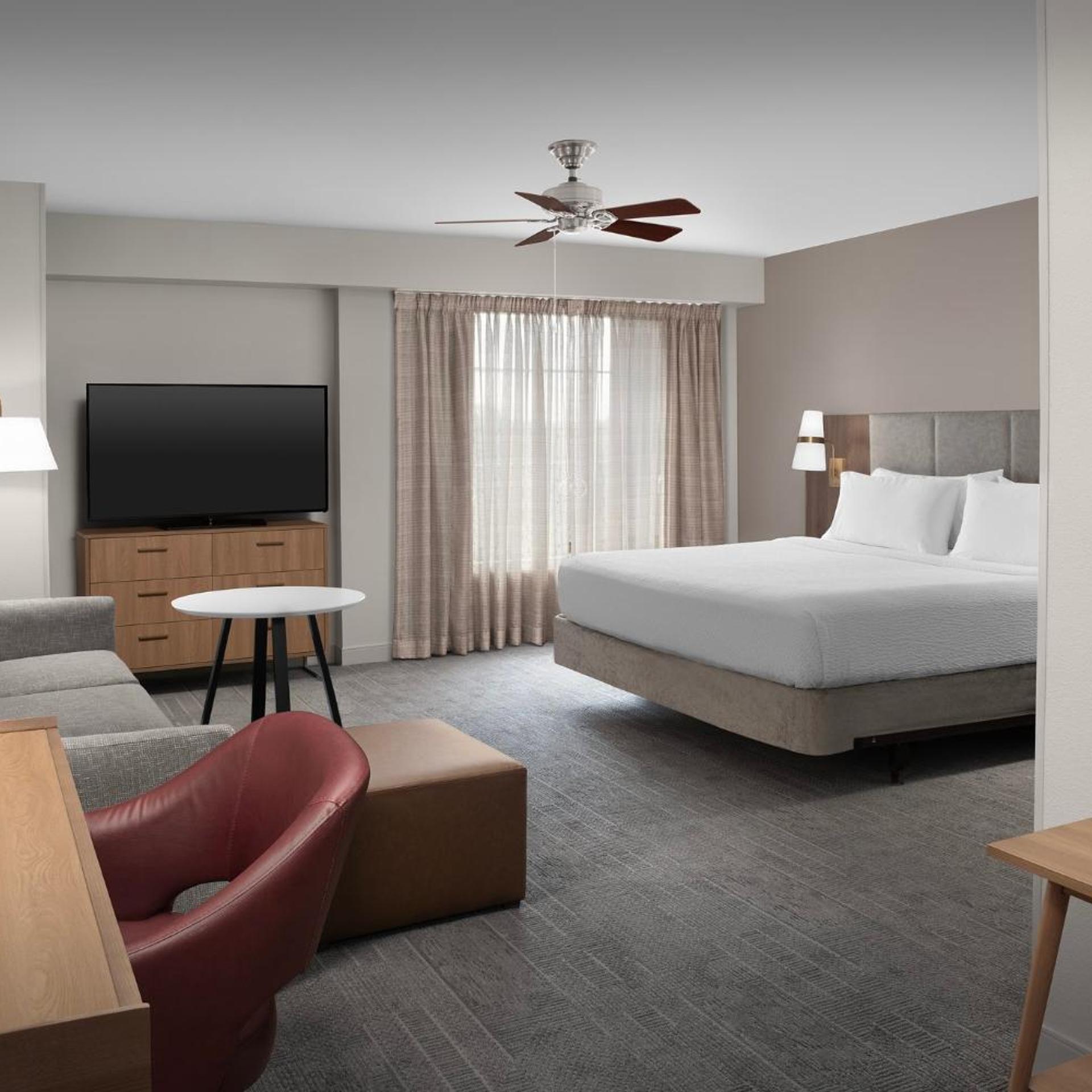 Studio, Suite, King Bed, Accessible