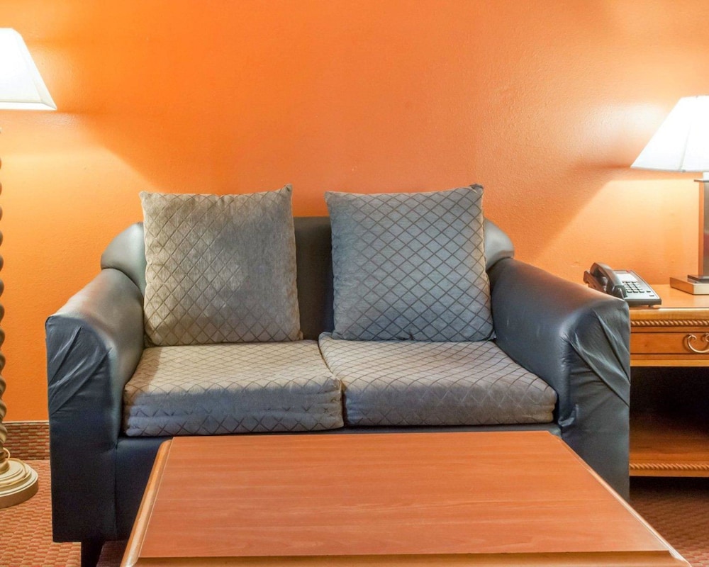 Econo Lodge Hobbs 24/25