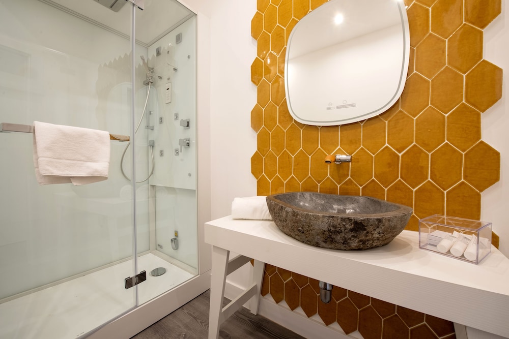 Diamond Suite 60/63