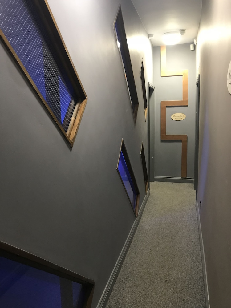 Bennetts Hotel 18/50