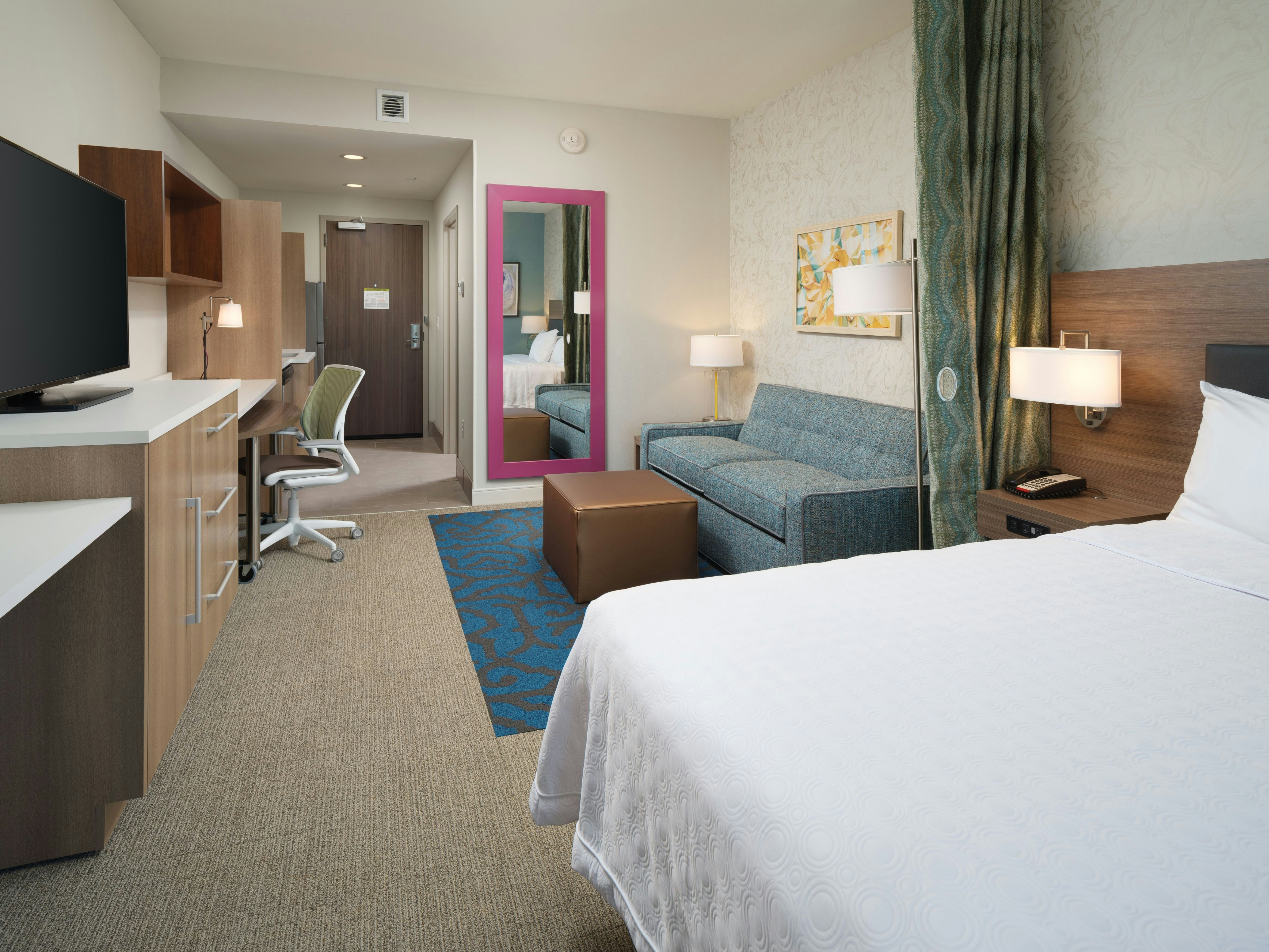 STUDIO, SUITE, KING BED