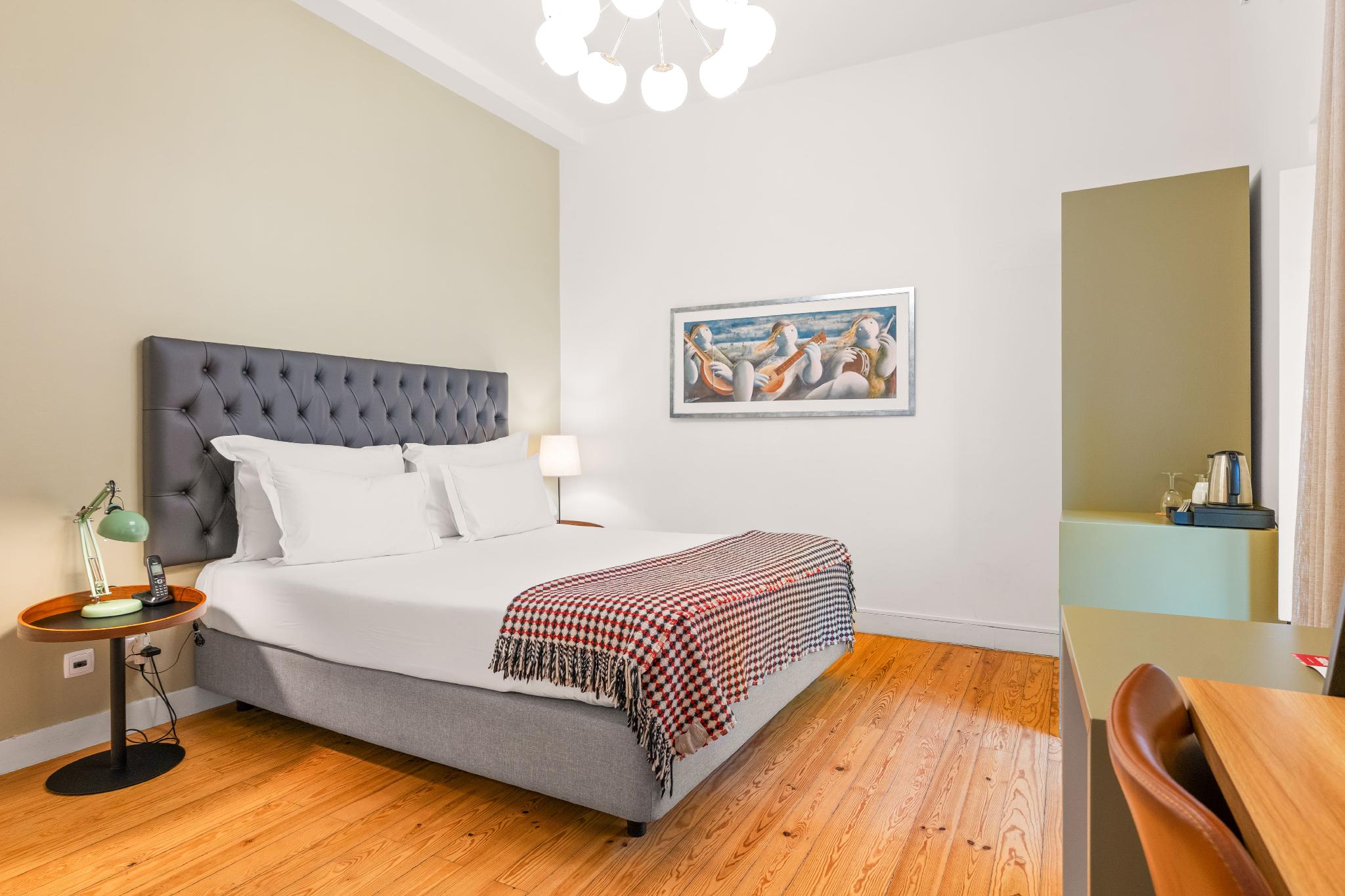 ROOM, DOUBLE BED