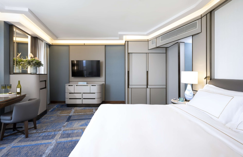 VISTA ROOM, PREMIUM, STUDIO, KING BED, SEA VIEW