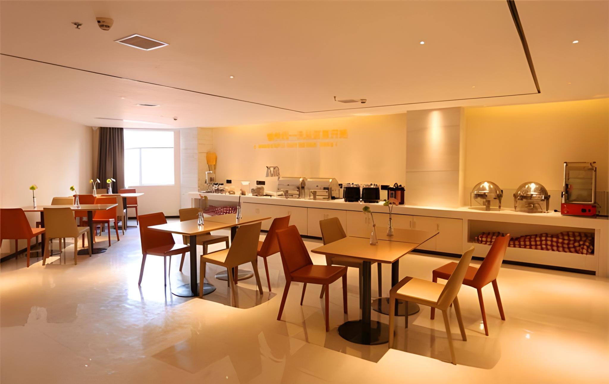 City Comfort Inn Xiantao First Middle School 41/52